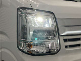 【LEDヘッドランプ】明るいライトが夜間の安全運転をサポートします。消費電力も少なく長寿命です。