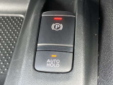 電動ブレーキ&オートホールドでブレーキ力を自動でキープ信号待ちなどの停車時に、ブレーキペダルを踏み続けていなくても自動的にブレーキ力がキープ。ペダルを踏み続けることによる足の疲れを緩和します。
