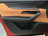 助手席のパワーウィンドウスイッチとトリムデザインです。
