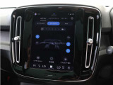 先進のエアピュリファイヤー(PM2.5センサー付)は、車内に侵入する有害なPM2.5微粒子を最大80%除去。よりクリーンで健康的な空気で満たされたキャビンであなたとあなたの大切なゲストをお迎えします。