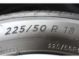 タイヤサイズは、225/50R18!!