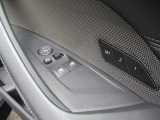 SOSコール装備です。緊急時は遠慮なく押してください。BMWメーカーエマージェンシーに直結致します。