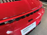手厚いサポートを提供する「ポルシェ自動車保険」を取り扱っております。オリジナル補償(無償)が付帯し、万が一の際も正規販売店ならではの確かな安心でオーナー様を支えます。保険選びもお気軽にご相談ください。