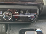 【シートヒーター(運転席・助手席)】シートを素早く温め、冬場でも快適にお使いいただけます。