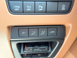 【ドライビングポジションメモリー】運転席シート位置などを記憶させることができます。運転交代の際もストレスフリーですね♪