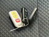 【スマートキー】ドアの開閉時鍵を探さなくても簡単にドアの開閉することが出来ます、また、エンジン始動も車内にスマートキーがあれば簡単に始動することが出来ます