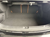 荷室まわりの収納性も魅力。小物や車載品もすっきり収めやすい設計です。