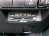 ETC車載器を装備しています。高速道路の料金所もストレスなく通行できます。すっきりとしたビルトインタイプですよ。