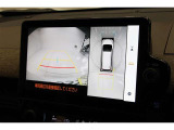 【全方位カメラ】 車の前後左右に取り付けられたカメラで、視線やバックモニターでは死角となる前方や真横も確認できます。狭い駐車スペースもスムーズに駐車できます。
