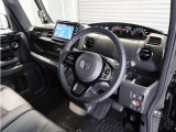 ◆視界広々で非常に運転しやすくロングドライブでも疲れを感じさせないすっきりとまとまったインパネ周りです。