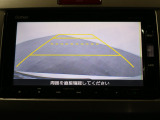 リアカメラ付きで後退時も安心です。