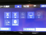 「AUTO」スイッチで車内の温度を一定に保ってくれるオートエアコン。快適装備の代名詞。もちろんマニュアル操作も可能ですよ。