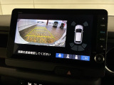 リバースギアに入れるだけで後方の表示へ切り替わります。夜間や雨の日の駐車も楽になりますよ。