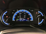 とっても見やすいメーターです。夜間時はラグジュアリーな気分にさせてくれる照明が魅力ですので、夜のドライブも楽しみになりますよ♪