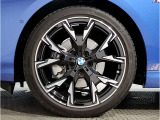 【BMWアロイホイル】軽量かつ強度に拘ったアロイホイル。走行性能ポテンシャルを引き出す設計。車の足元を引き締めてくれる大きなポイントはアロイホイルです。