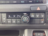 もちろんオートエアコン!運転席シートヒーターもついてますのでいつでも快適です。