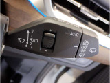 【ハンドル】ドライバーとBMW車の一体感がダイレクトに伝わるステアリングホイール。形状・太さへの拘りに加えて、操作性を高める為にスイッチ類も配置。クイックかつ安定のドライビングを体感下さい!