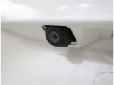 バックカメラが付いているので後方確認が非常にしやすいです。今や運転初心者も熟練者も必須装備!ついていて損はないですね♪