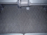 リアシートも足元が広々しています。足元が狭い車は乗っていても疲れますよね・・・これだけ広ければ後部座席の方も大満足!皆様で楽しいドライブを!