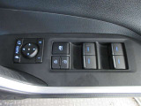 運転席側のパワーウィンドウスイッチです。全ての窓の開閉操作ができます。