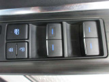 運転席側のパワーウィンドウスイッチです。全ての窓の開閉操作ができます。