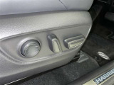 パワーシート搭載。微妙な調整が手軽にでき、ピッタリのポジションで運転することが可能です。