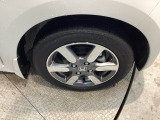 足元が引き立つアルミホイールです。車全体のイメージがアップします。