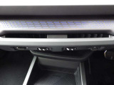 リヤにもエアコン吹き出し口を完備し、快適にお乗りいただけます。