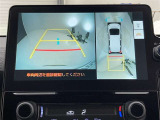 バックカメラの他に上から見下ろしたような画像が見れるアラウンド(全方位)モニター。前後左右を把握できる、すごい機能が装備されています!