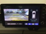 バックギアに入れますとご覧のような画像に自動的に切り替わります。車庫入れ時に役立ちます。