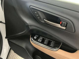 運転席パワーウィンドウスイッチです。