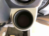 便利なドリンクホルダーが付いています。