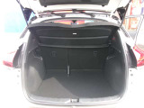 開口部が広く、荷物もスムーズに積み下ろしが可能です。シートを倒せばより広いスペースの荷室を確保できます。
