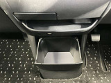 【インストセンターロアボックス】CDなどが収納できる格納式のボックス!