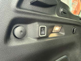 パワーバックゲート標準装備。キーレスと車内からスイッチで開閉が可能です。