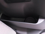 ドアのポケットにも小物やペットボトルが入ります!!