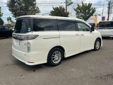 日産自動車認定のクオリティショップ」3つのお約束: 3≫「店&rArr;清潔で明るく、さらに快適なお店へ」 展示スペースがしっかり確保されているので、実際に見て乗って納得のいくまでご検討いただけます。