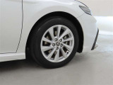 装着タイヤサイズは、215/55R17です。純正アルミホイールを装着しております。
