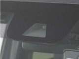 ◆Honda SENSING◆ カメラ等装置で精度の高い検知能力を発揮、安全運転を支援します。ステアリング上のコントローラーに注目!