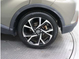 225/50R18サイズのタイヤになります。