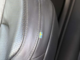 運転席サイドにスゥエーデンの国旗のマークがついています