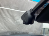 別途SDカードの購入が必要です。運転中の映像・音声などを記録して、交通事故やトラブルが起きた時の正確な状況把握に役立つドライブレコーダーが装着されています。