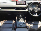広々とした視界で運転も快適。勿論、安心、安全なSRSエアバックシステム運転席&助手席付