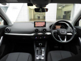 安全で快適な運転をサポートするアウディバーチャルコックピット。多機能でありながら優れた操作性で、シンプルで美しいインテリアデザインに溶け込んでいます。