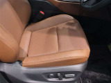 パワーシート搭載。微妙な調整が手軽にでき、ピッタリのポジションで運転することが可能です。