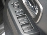 ◆パワーウィンドウスイッチ◆運転席から全席の窓の開閉操作を行うことが出来いつでも換気ができます!