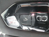 SOSコール装備です。緊急時は遠慮なく押してください。BMWメーカーエマージェンシーに直結致します。