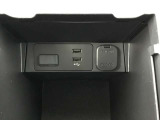 USBと電源ソケット