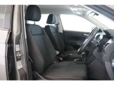 運転席/助手席です。安全装備をオプションで追加するのは日本的発想。フォルクスワーゲン車はサイドエアバッグを全車標準で装備しております。