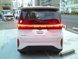 後続車からの視認性も良くスタイリッシュなLEDテールランプ※電車にてご来店の際は、最寄駅(阪急塚口駅・JR尼崎駅)まで、お越し頂けましたらお迎えにもあがりますので、お気軽にお申し付け下さい。